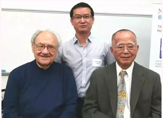 查錦東在美國(guó)普林斯頓拜會(huì)“果酸之父”史考特博士及余瑞錦博士。