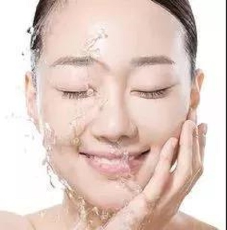自拍3小時(shí)=暴曬1小時(shí)？自拍也會(huì)加速衰老！