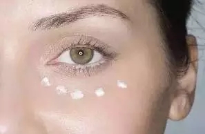 還把眼袋當(dāng)臥蠶？那就別怪小弟弟喊你阿姨了
