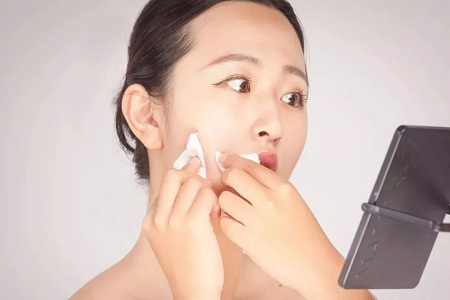 愛長痘痘的你，應該試試這道光！