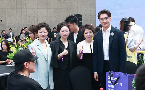 杭州美萊閃耀2025中國時尚美學盛典，定義美學新紀元！