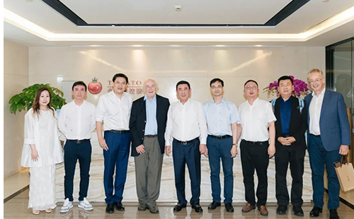 馬丁.埃文斯爵士一行訪問上海美萊醫(yī)院。